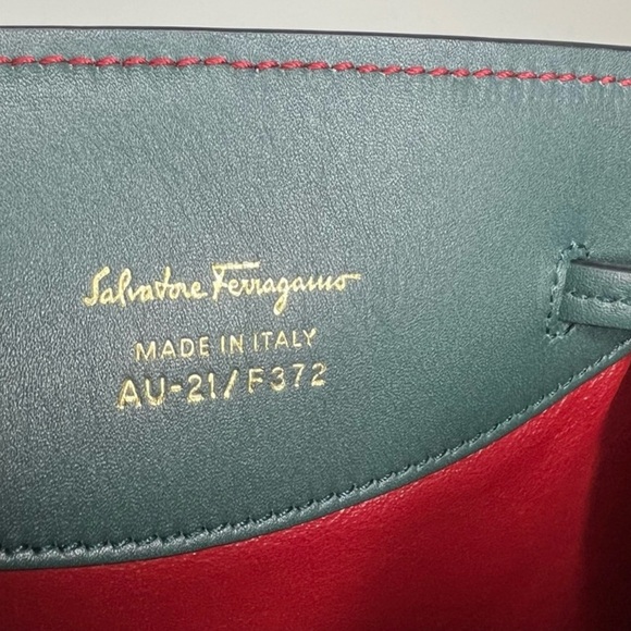 EUC Salvatore Ferragamo Like New Dark Green Sandy Bucket bag. Truly Exquisite!!! - Picture 7 of 8
